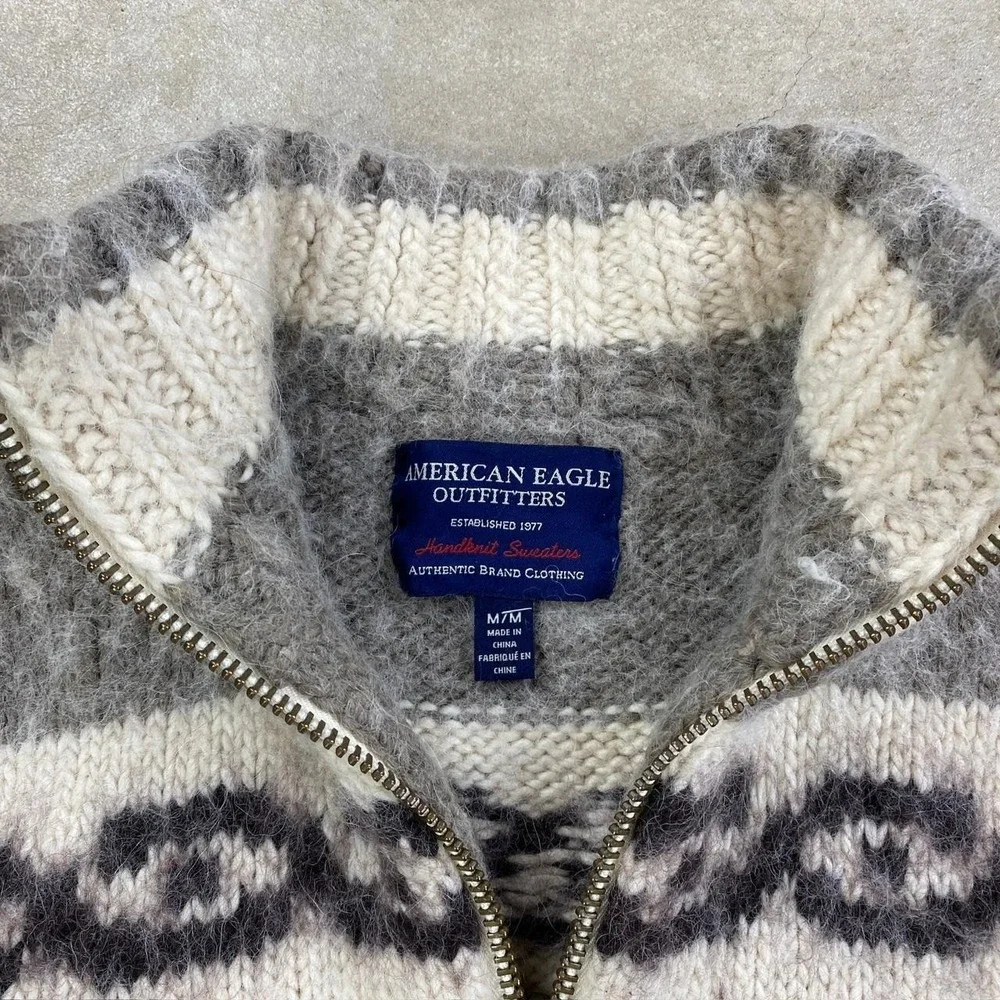 American Eagle Outfitters pit 19